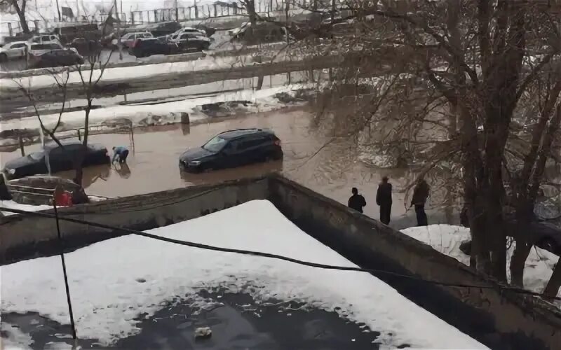 Наводнение в самаре сегодня. Большое половодье в Самаре. Самара патоп. В Самаре на стройке потоп. Потоп Самара Советская улица 61.