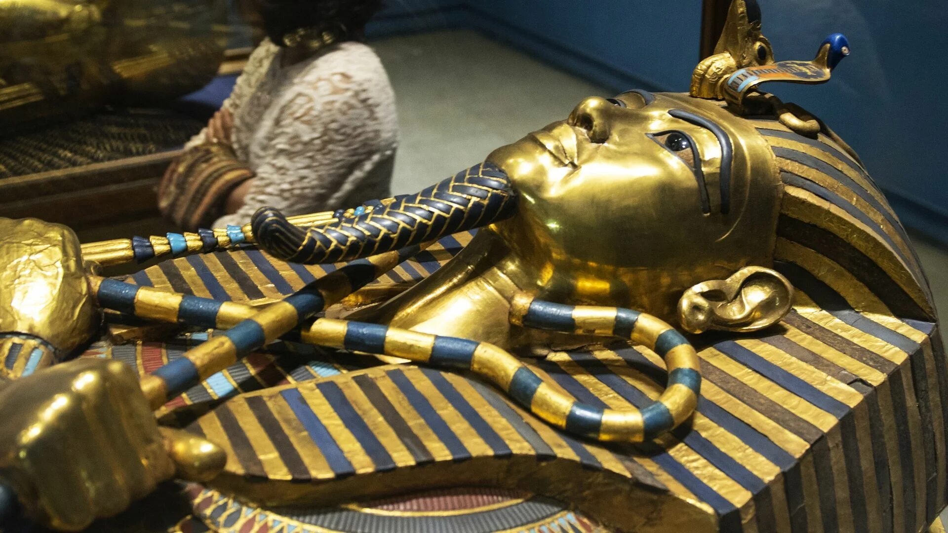 Гробница Тутанхамона в Египте. Саркофаг фараона Тутанхамона. Тутанхамон Гробница. Гробница Тутанхамона саркофаг. Фараон археолог