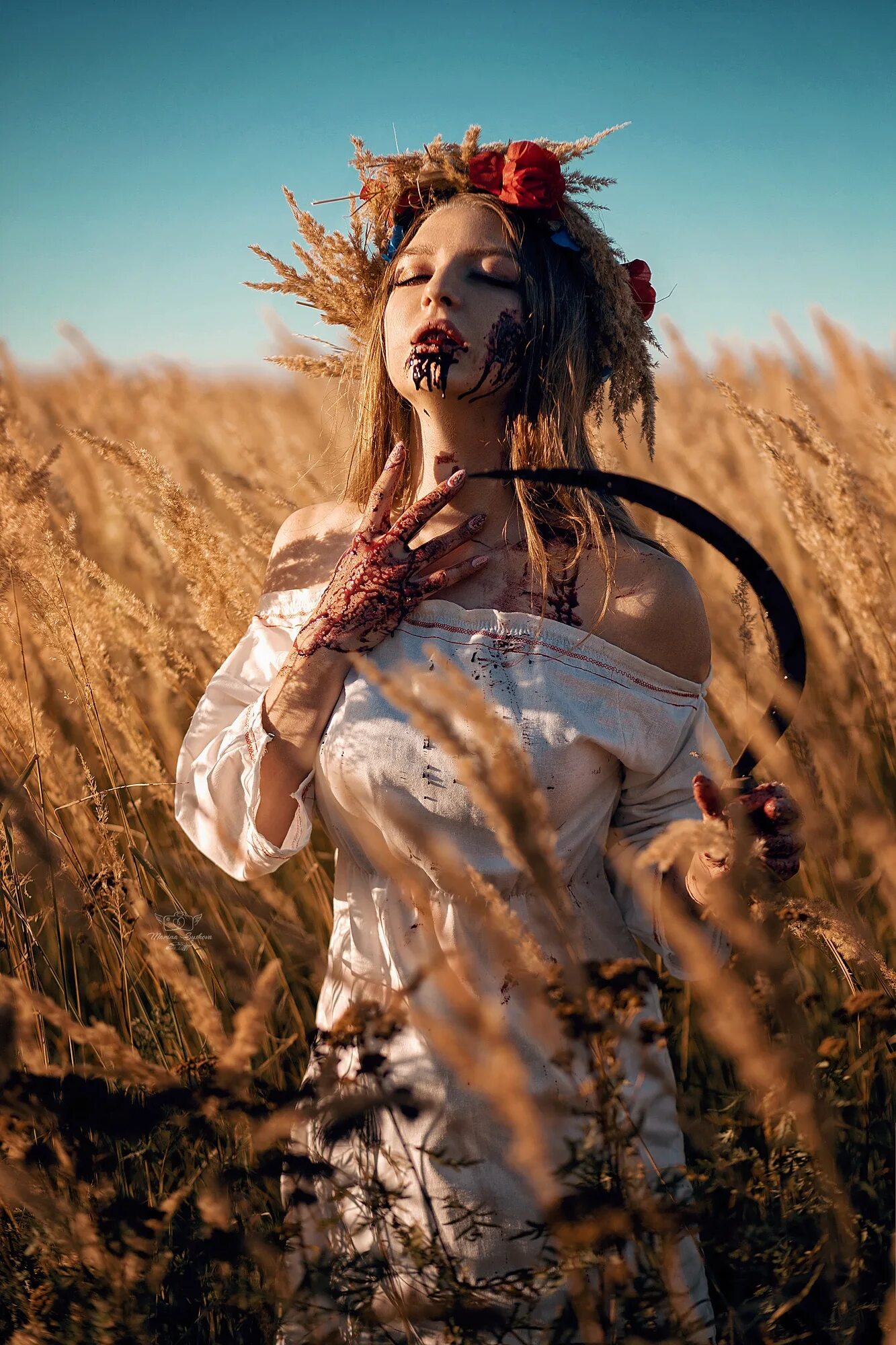 Полудница в славянской мифологии. Полуденница и полуночница славянская мифология. Девушка с венком лето. Полуденница ведьмак 3 арт. Богиня зари.