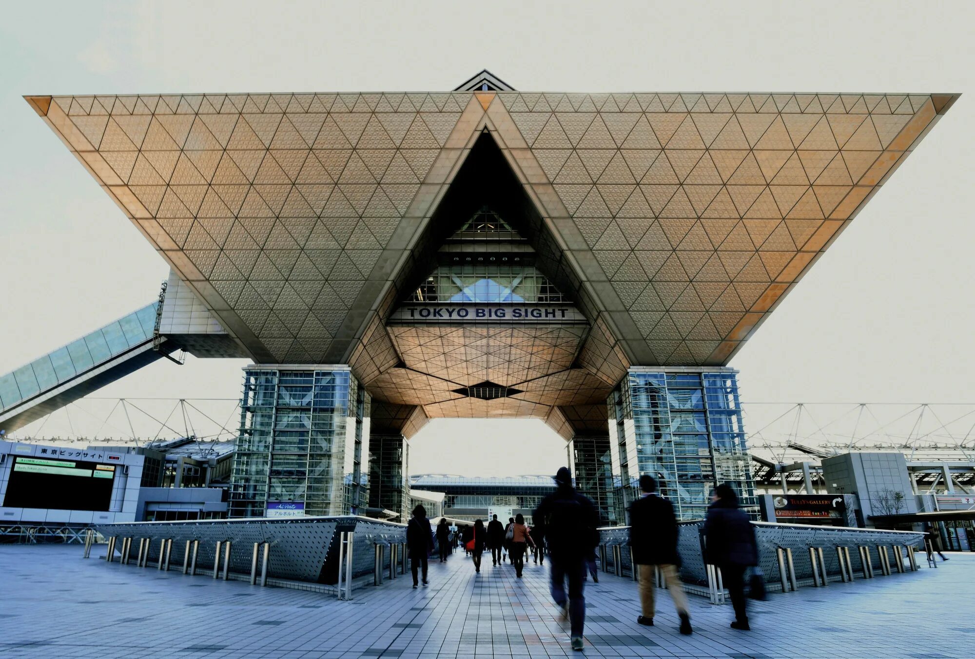 Международный выставочный центр Токио. Токио big Sight. Tokyo big Sight внутри. Международный выставочный центр Токио внутри. Tokyo big