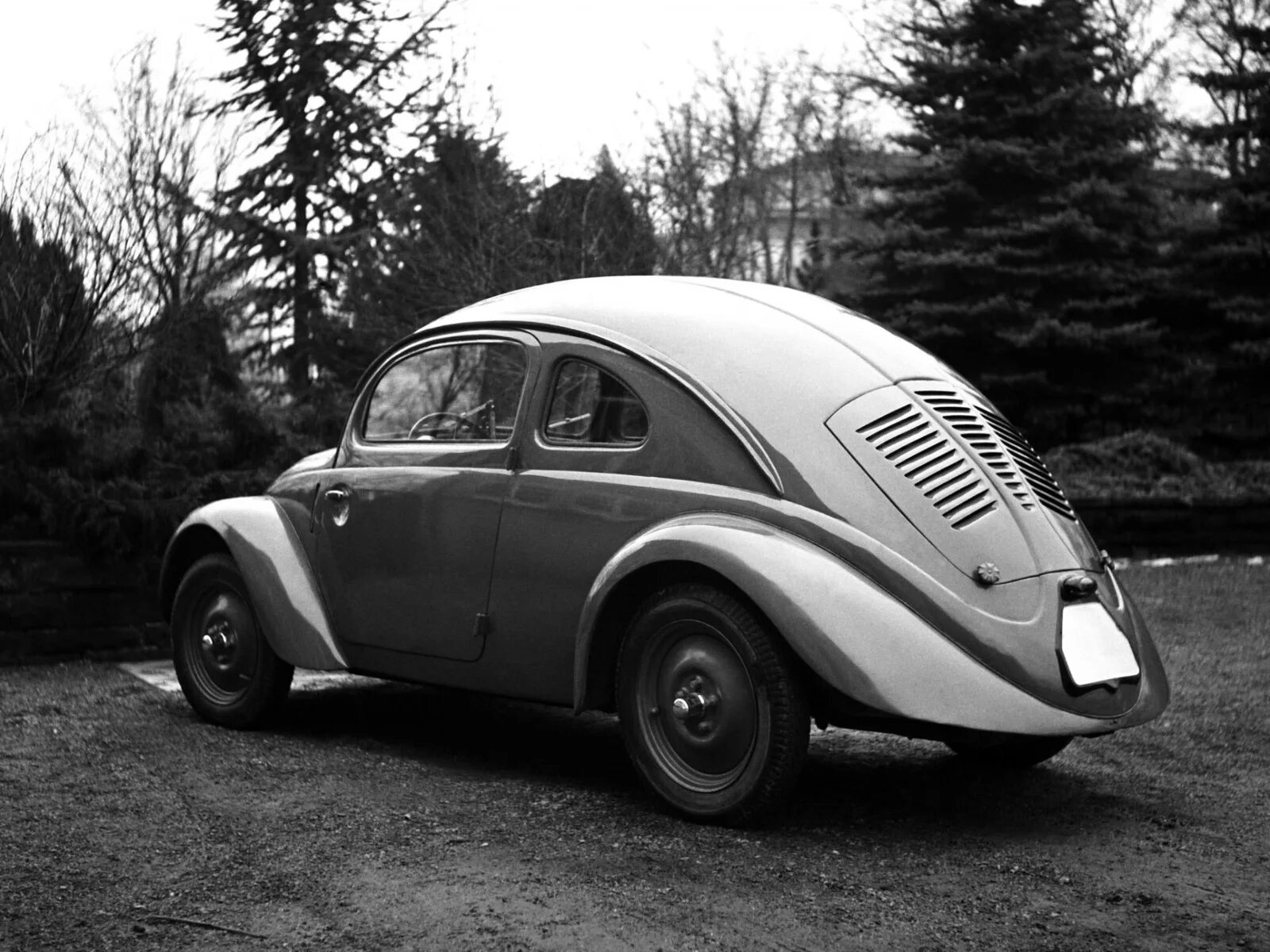 Первые автомобили volkswagen. Фольксваген Кафер Жук 1938. Volkswagen Käfer – «Жук». 1946. Volkswagen vw30 (Жук). Volkswagen 1937.