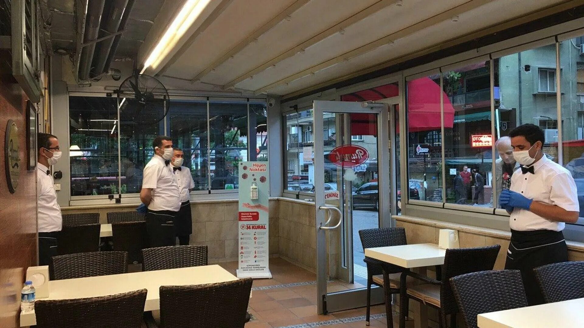 Mr lee ресторан поварская. Bruce lee ресторан москва. Закроют ли рестораны. Lee restaurant toronto. Закрытый ресторан роспотреб смоленска.