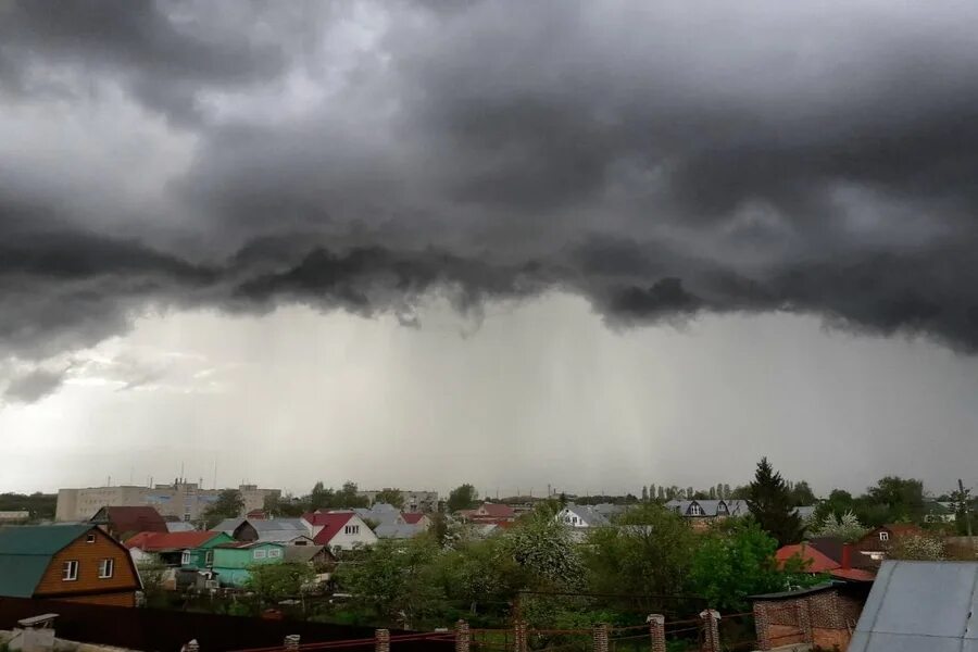 Торнадо в андреаполе 2 августа. Ураган в городе. Ураган в москве. Ураган в москве (2017). Смерч в москве 2020.
