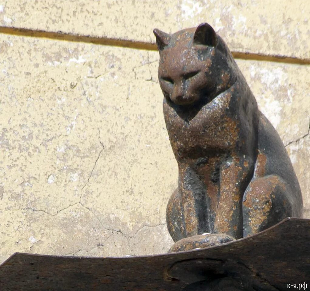 Памятник кошке рассказ. Памятник коту Елисею в Санкт-Петербурге. Памятник кошкам блокадного Ленинграда в Санкт-Петербурге.