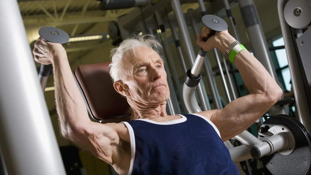 Спорт после 50. Тренировки в старости. Силовые упражнения для пожилых. Силовые тренировки пожилые. Тренировки после 60 лет для мужчины.