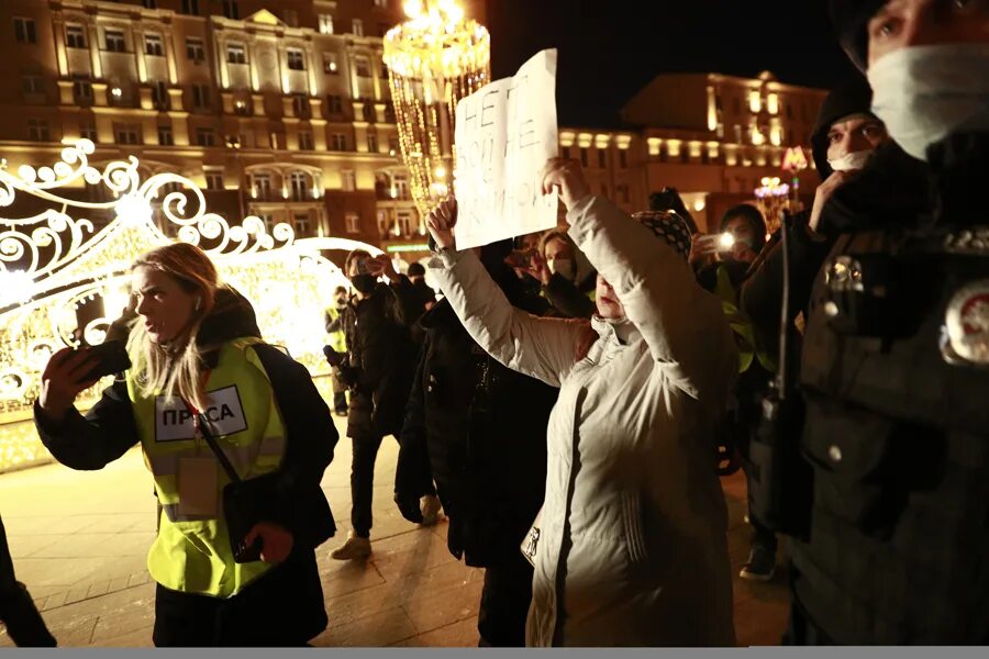 Антивоенная демонстрация в Москве. Протесты в Москве против войны. Протесты в Питере. Антивоенные протесты в Москве 2022.