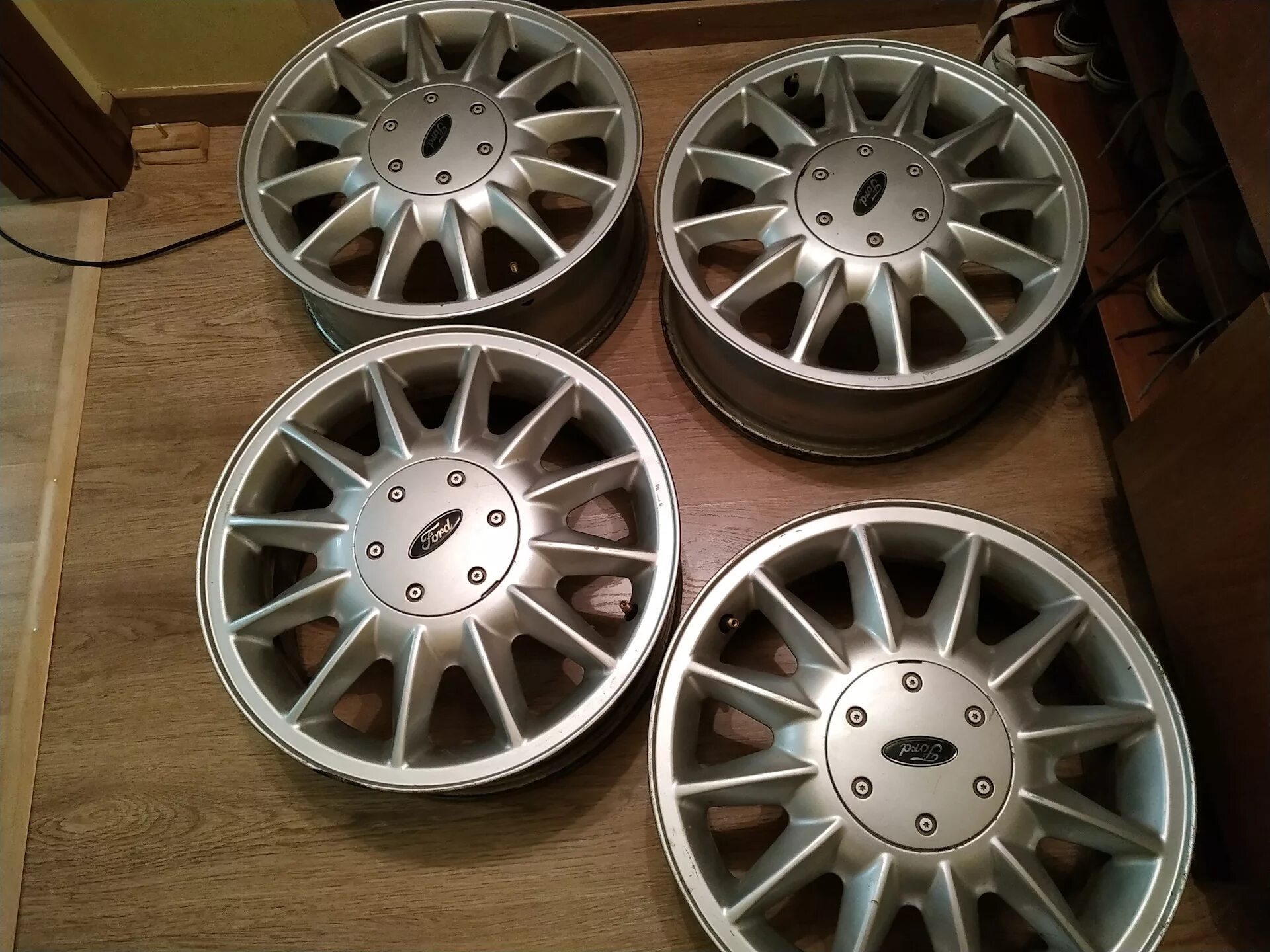 Bbs r15 4x108. Диски r16 4x108. Диски форд скорпио 2. Диски ауди 80 108 r15. Bbs rs r15 gold.
