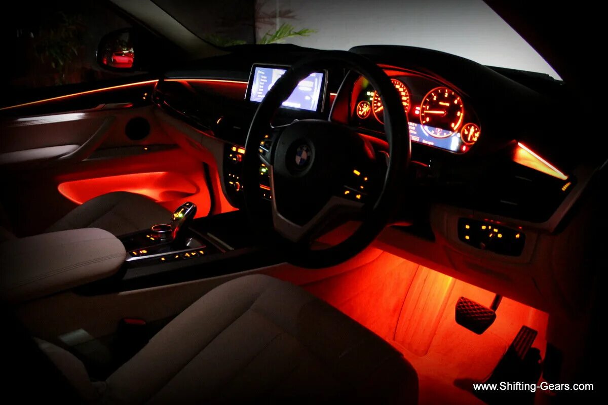 Bmw x5 подсветка. BMW e60 подсветка салона. BMW x5 Ambient Lighting. Неоновая подсветка салона БМВ е70. Ambient Light БМВ х5.