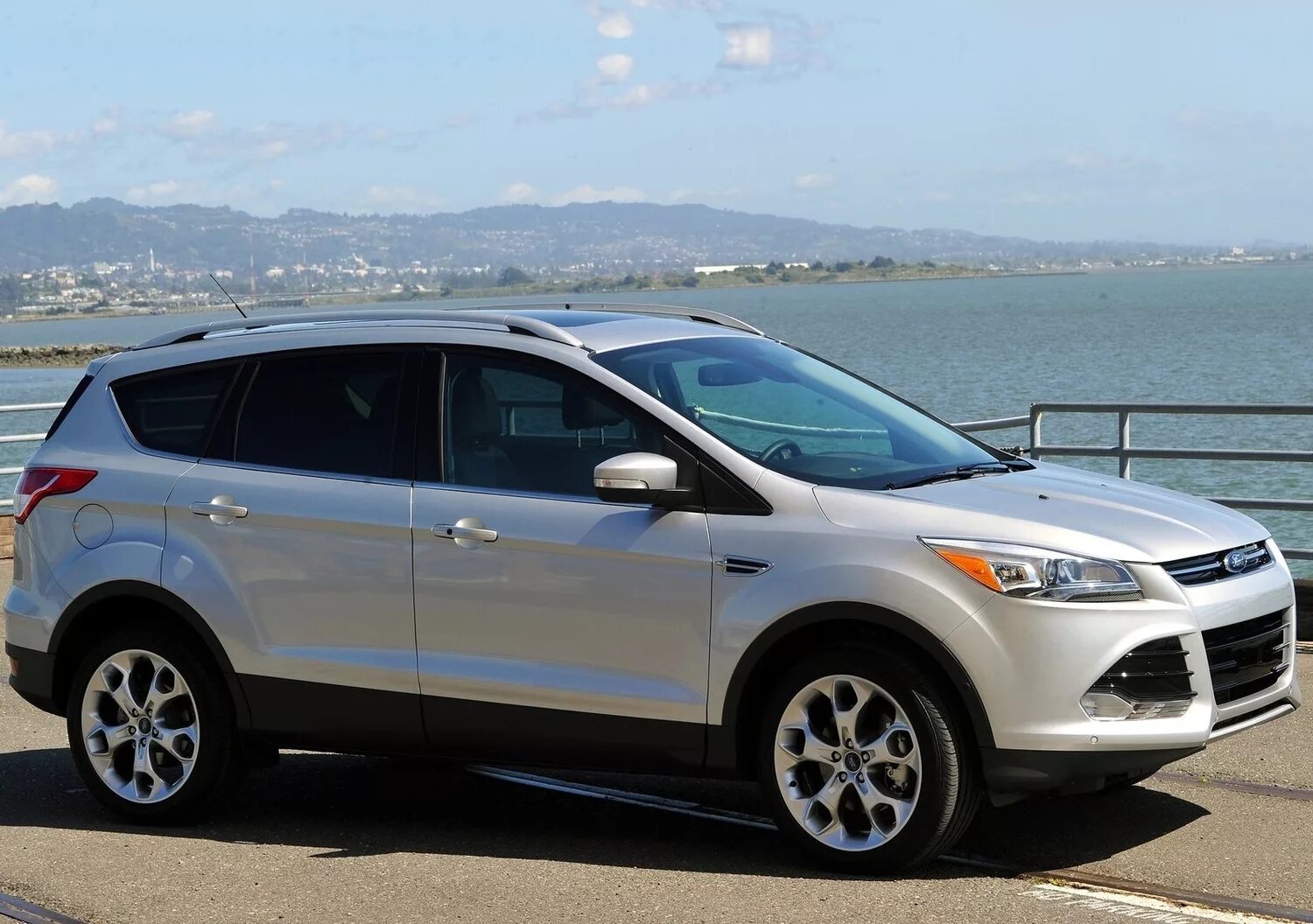 Ford Escape 2013. Форд Эскейп 2013. Форд Эскейп 3. Форд Эскейп 2015. Кроссоверы 24 года