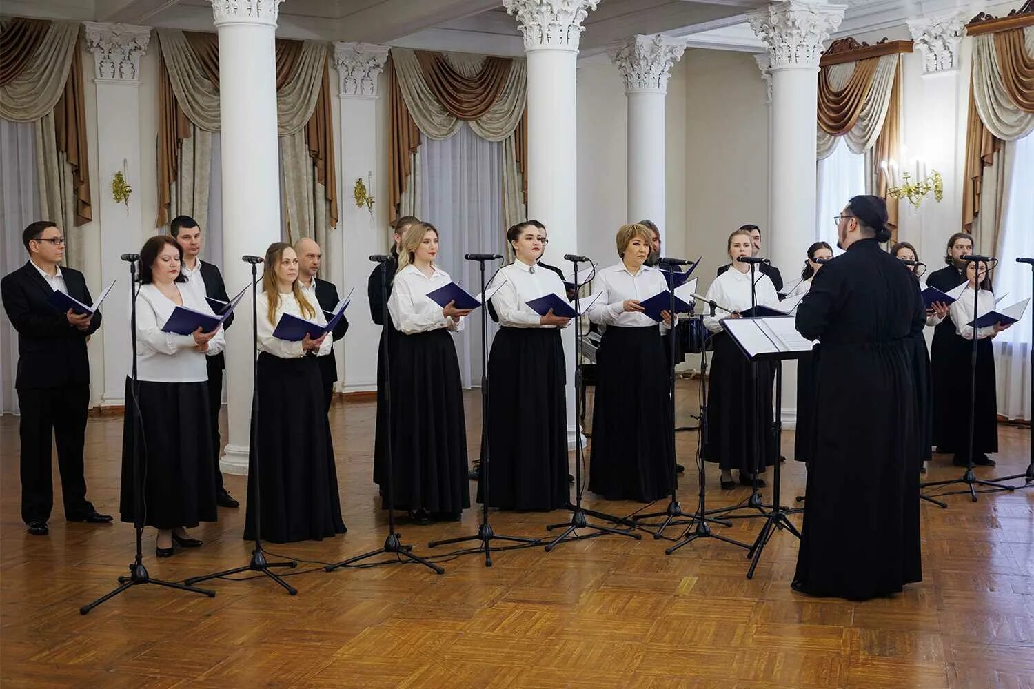 Хор Спасо Вознесенского собора Ульяновск. С духовный хоровой концерт.. Концерт духовной музыки. Мир хор храм Вознесения. Урок музыки 6 класс духовный концерт