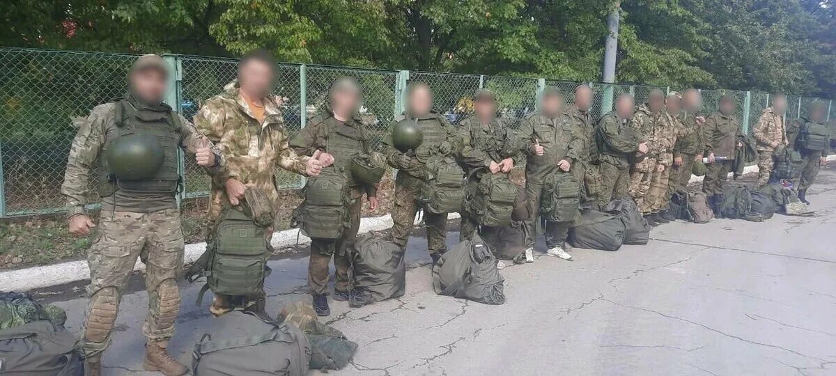 Вс рф в зоне сво. Украинские военные в своей. Военнослужащие в зоне сво. Бронежилет для спецоперации. Боец ОМОНА.