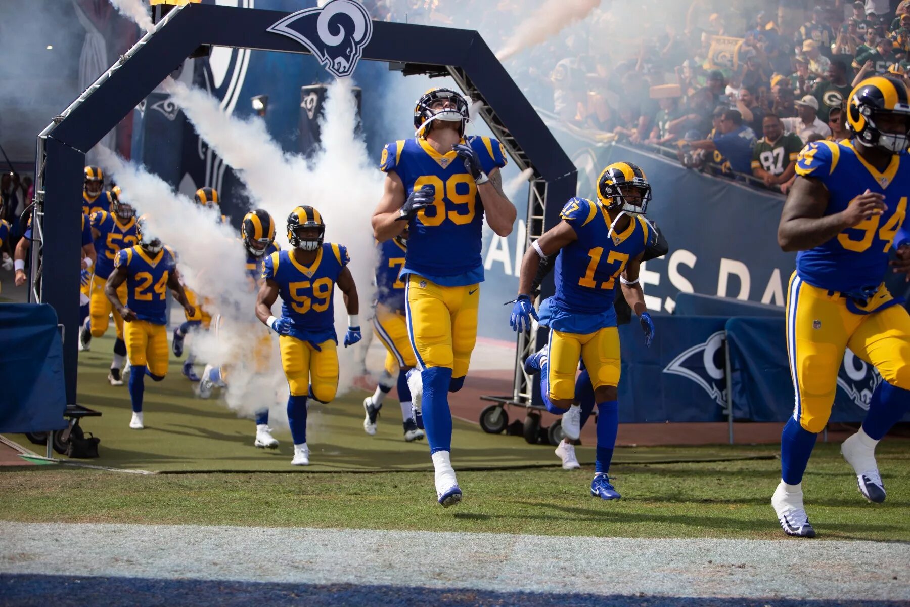 Rams время. Los angeles rams. rams команда. los angeles nfl. la rams игра.