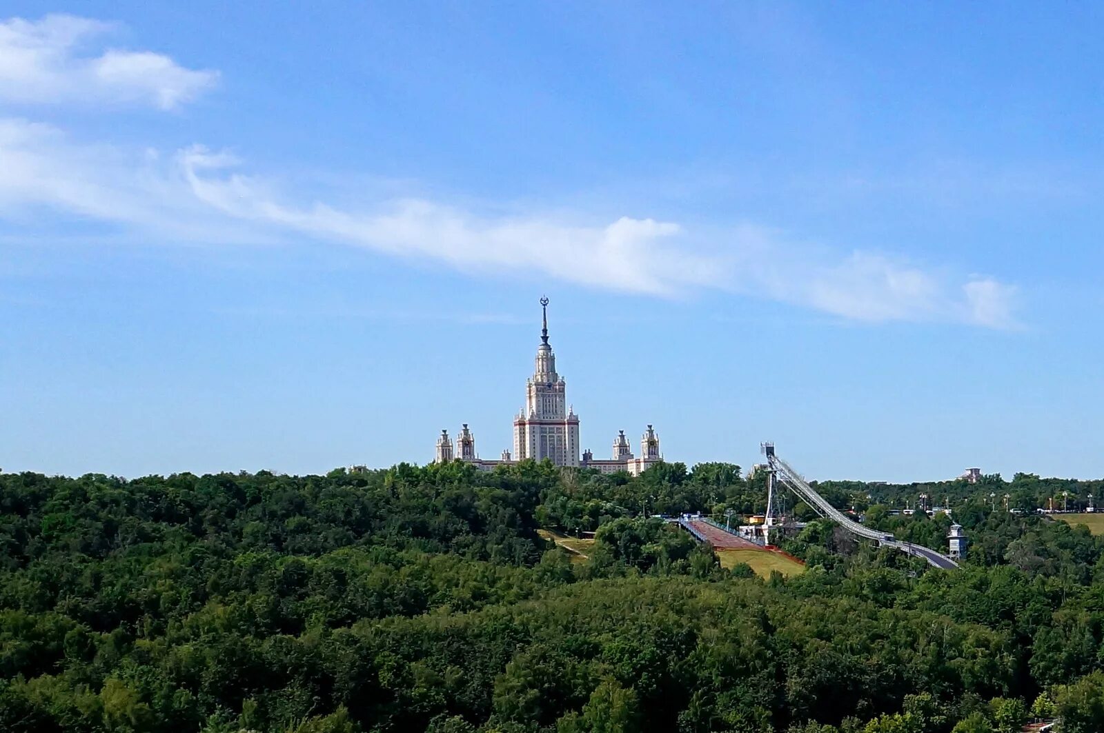 Парк победы на поклонной горе москва. Монумент москва поклонная гора. На горе москва. На горе москва. На горе москва.