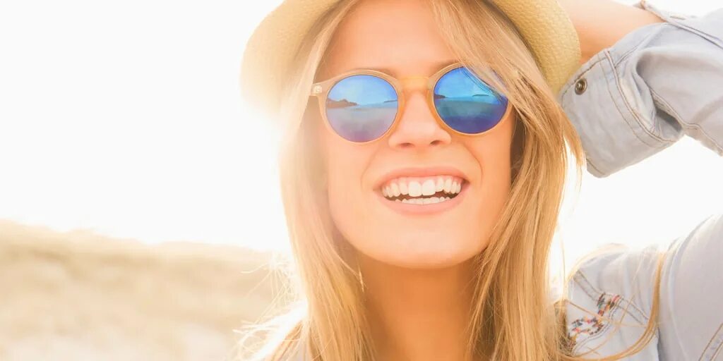 Женщины в очках от солнца фото Sunglasses, Summer sunglasses, Mirrored sunglasses women
