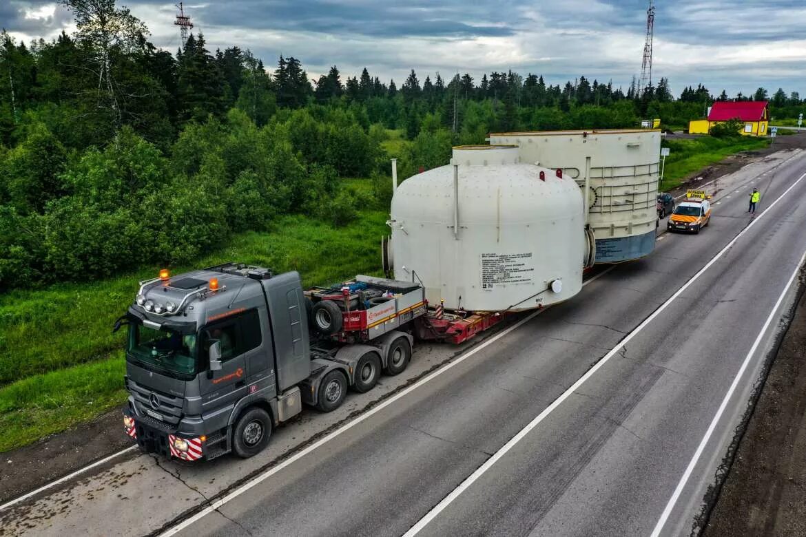 Скания негабарит. Скания хр 500 негабарит. Volvo 500 негабарит. Ивеко негабарит.