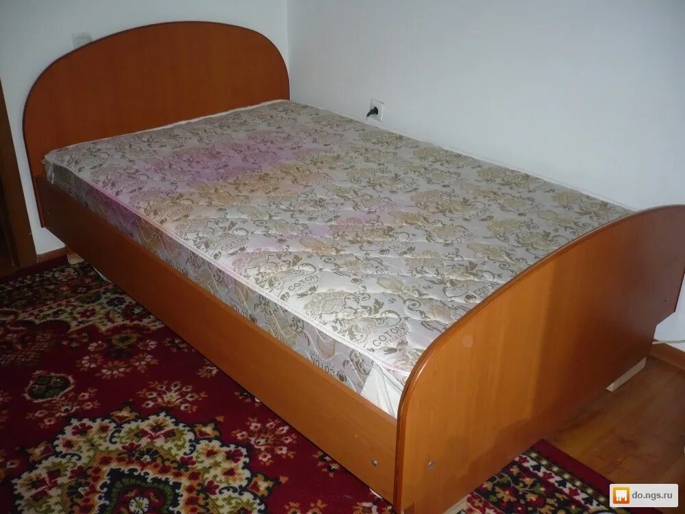 Кровать полуторка авито. Кровать полуторка. Кровать 1 спальная. Кровать 1.5 спальная с матрасом. Койка полуторка.