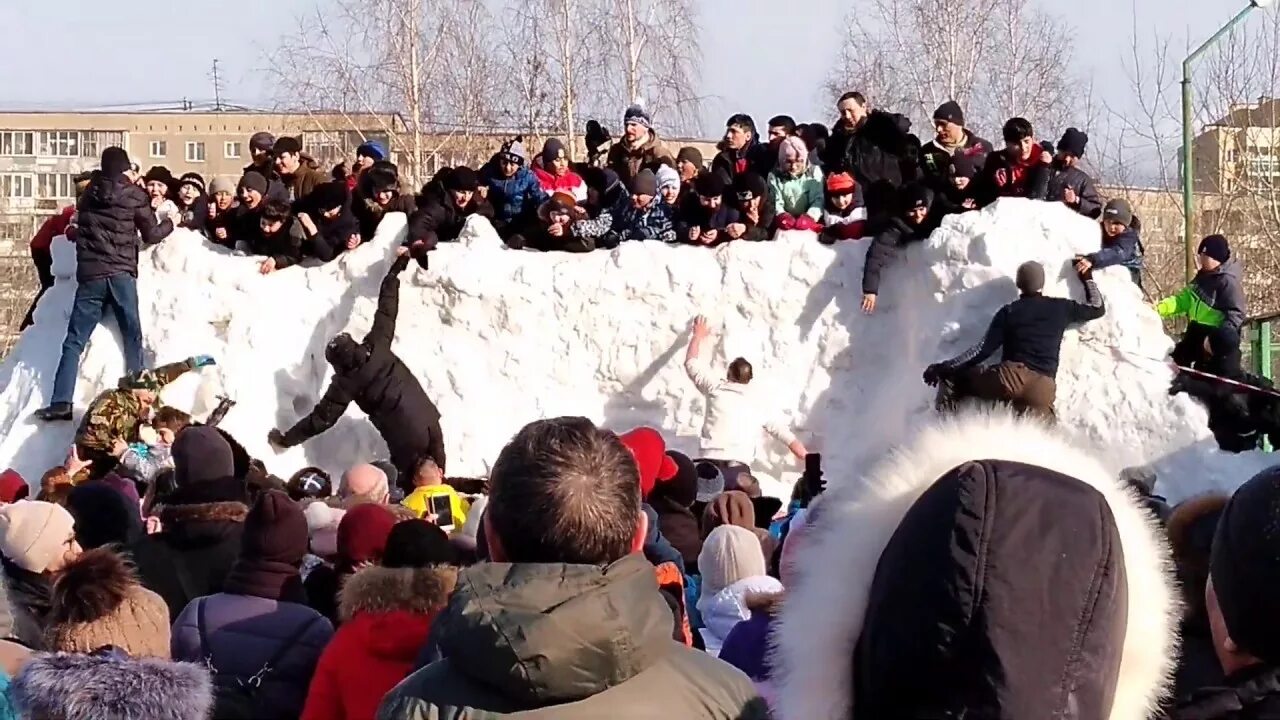 Взятия городка. Взятие снежного сухобузимо. штурм снежного городка. взятие снежного городка в сухобузимо 2025.