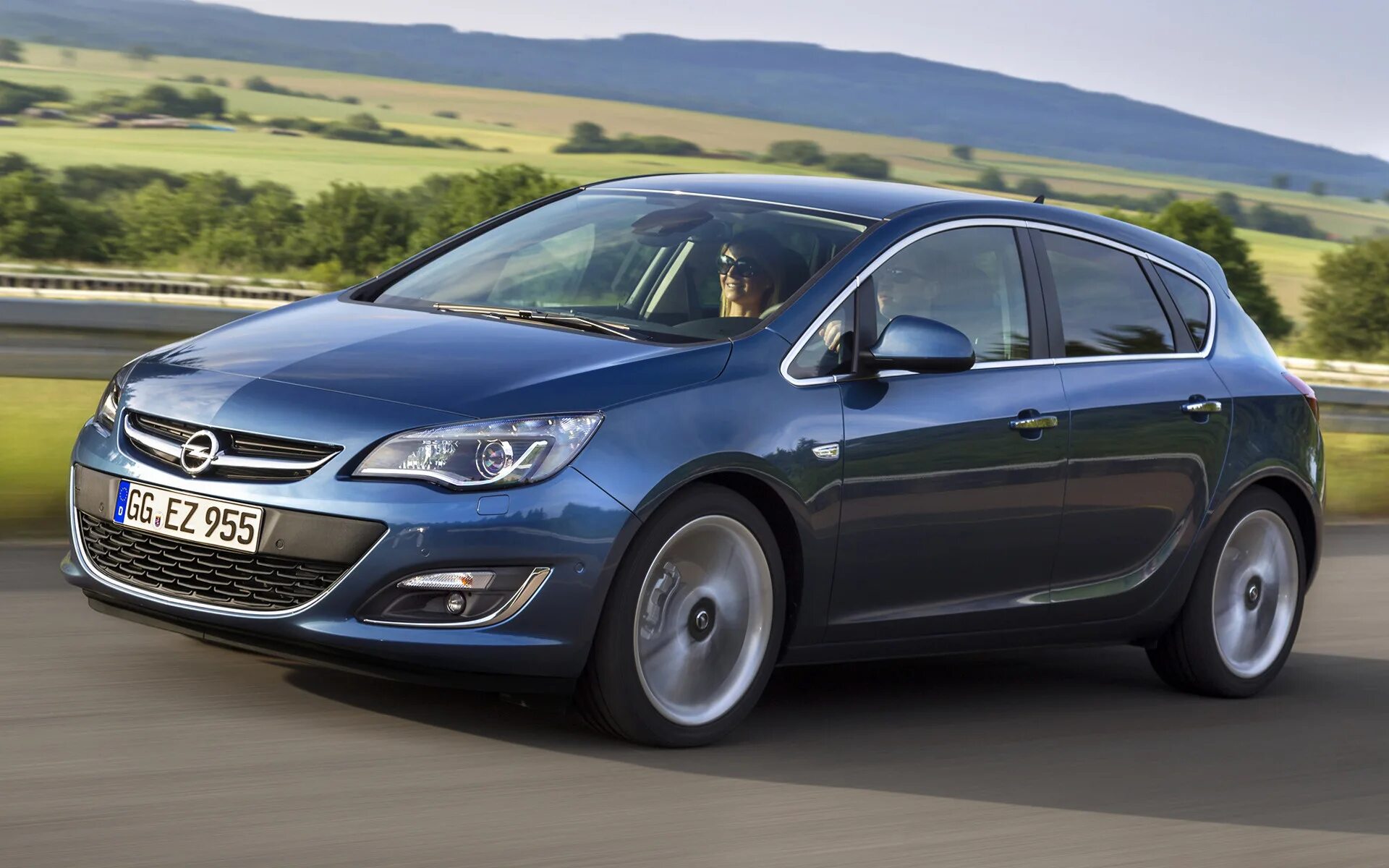 Opel большой. Opel Astra j. Opel Astra Hatchback. Opel Astra 2013. Opel Astra 2012.