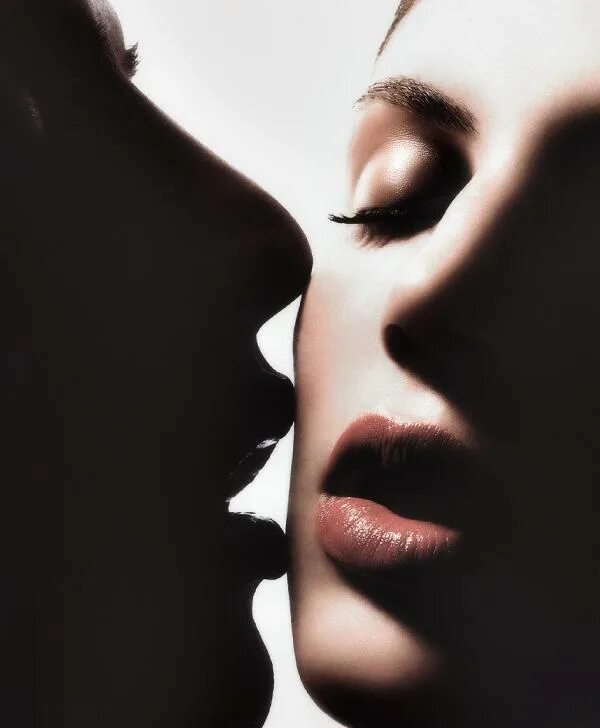 Lauren christy the color of the night. Запах поцелуя. Запах поцелуя. Пара мужчина и женщина. Красивые влюбленные пары.