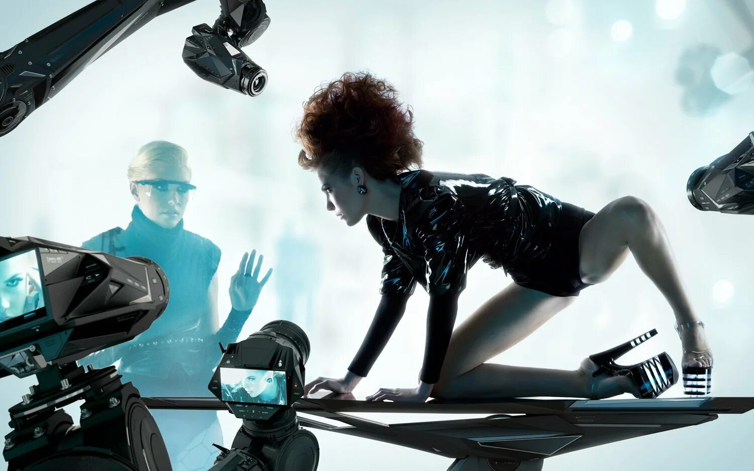Женщина будущего. Девушки будущего. Девушка робот. Женщина в будущем.