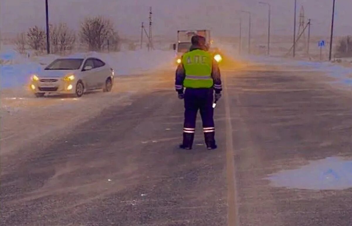 кузьмина гать перекрыта дорога. движение по перекрестку. перекрыли дороги в самаре. автодороги самарской области. осиновка перекрыта дорога.