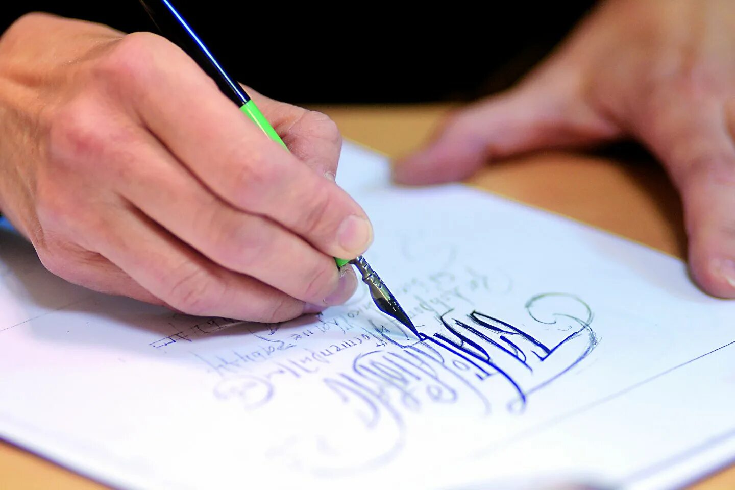 красивый почерк с завитушками. каллиграфические рисунки. классическая каллиграфия. копперплейт каллиграфия. мастер класс по каллиграфии.