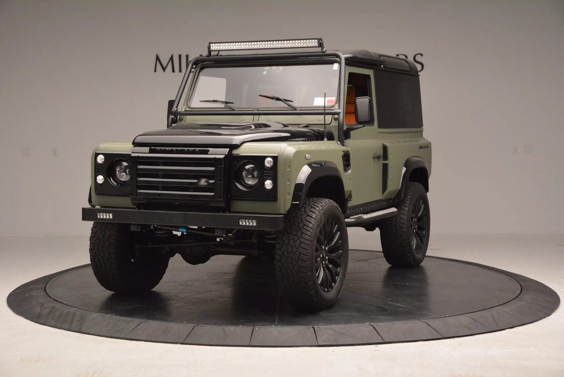 Модели defender. Дефендер 90. Land Rover 90. Ленд Ровер Дефендер 90 1997. Ленд Ровер Дефендер l460.