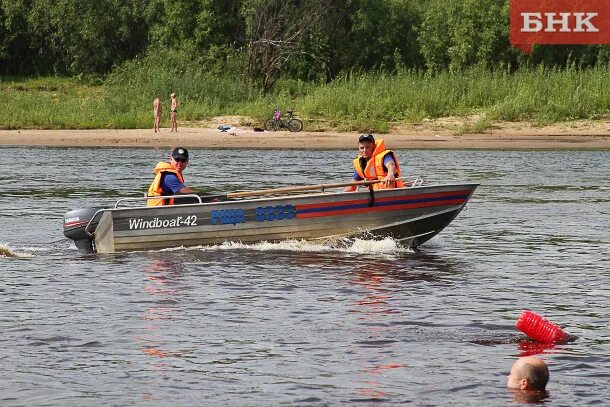 В Ижемском районе утонул. Сыктывкар река. Картинка лодка по Печоре Ижемский район. Сыктывкарская пляж Зареченская. Число утонувших