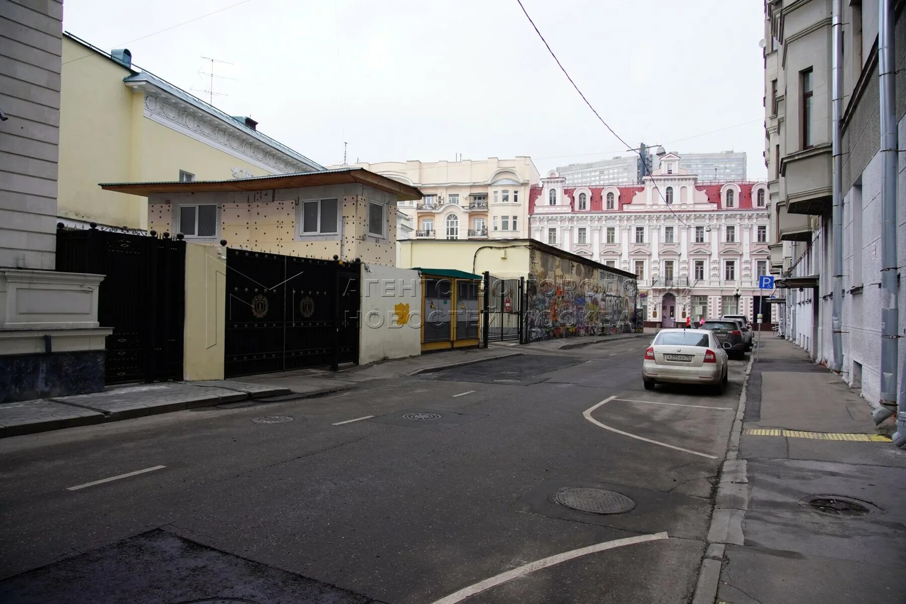 Москва арбатские переулки. Арбатский переулок Москва. Переулки Арбата. Большой Могильцевский переулок. Арбатские переулки фото.