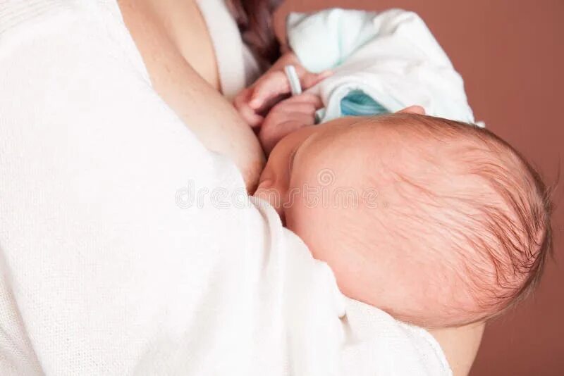 Breast milk mom. Breast milk mom. Молоко грудно девушек. Кормящая женщина. Travel mom breastmom.