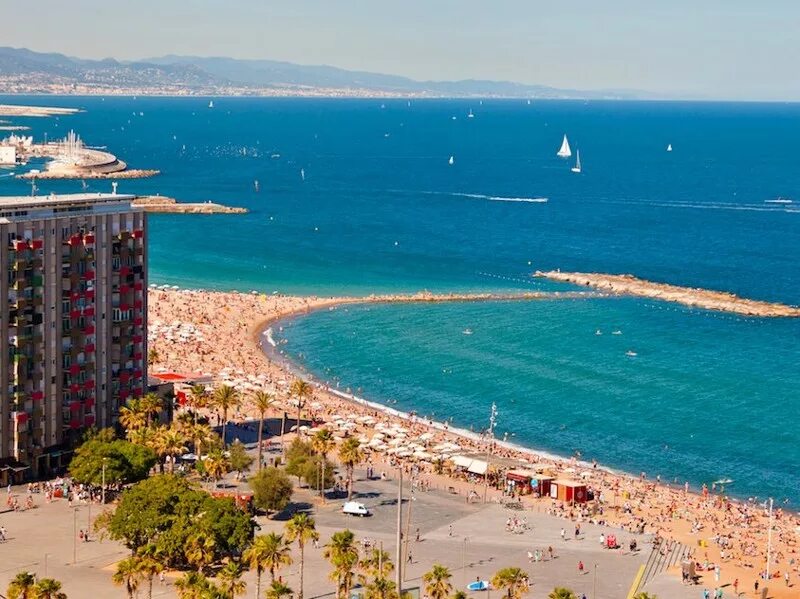 Сколько живет в испании. Spain Beach. Лучшие места для ПМЖ В Испании. Плюсы жизни в Испании. Пляжи Барселоны список.