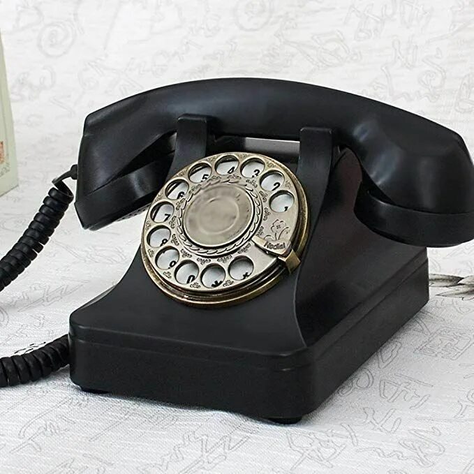 Стационарный телефон старый. Телефонный аппарат с диском. Старый проводной телефон. Дисковый ретро телефон gpo 746 rotary. Телефонный аппарат с крутящимся диском.
