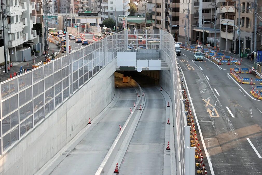 Самый длинный переход. Тоннель Яматэ. Тоннель Яматэ Токио. Туннель Сюэшань Тайвань. Frejus туннель.