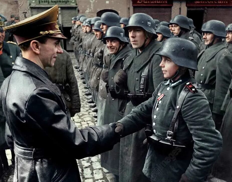 Третий рейх после войны. Фольксштурм Гитлерюгенд. Фольксштурм. Берлин 1945.