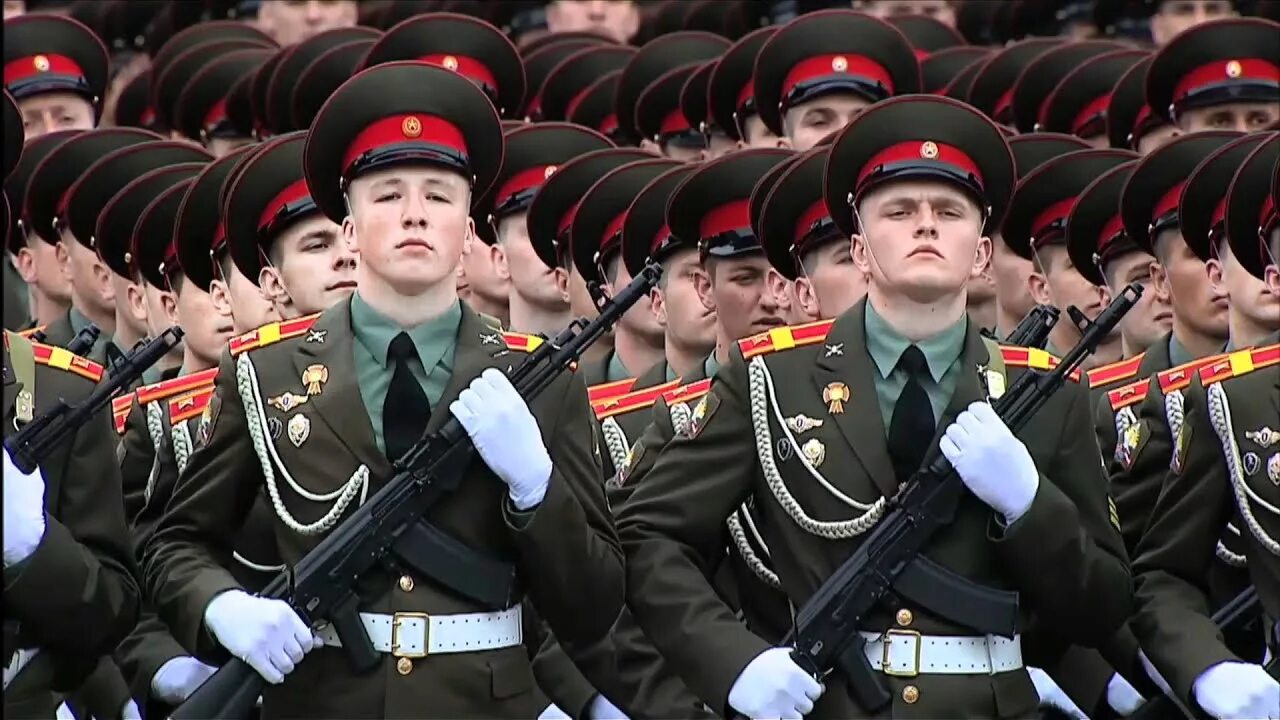 7 май 2012 года. Солдаты на параде. Русские солдаты на параде. Российские военные на параде. Российский солдат на параде.