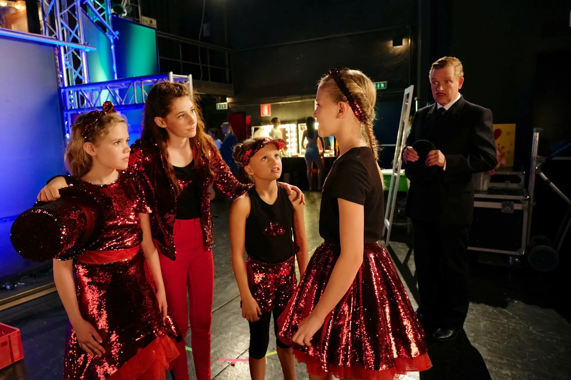 континент синема астрахань. континент на звездной кинотеатр. 1 зал континент синема комсомолл.