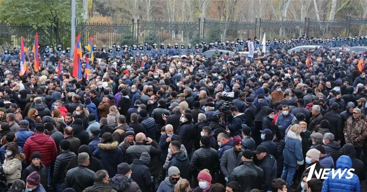 Армяне митинг Реваншисты. Протесты в Армении в 1988. Митинг в Ереване 24 февраля. Митинги в Ереване в феврале 2022.