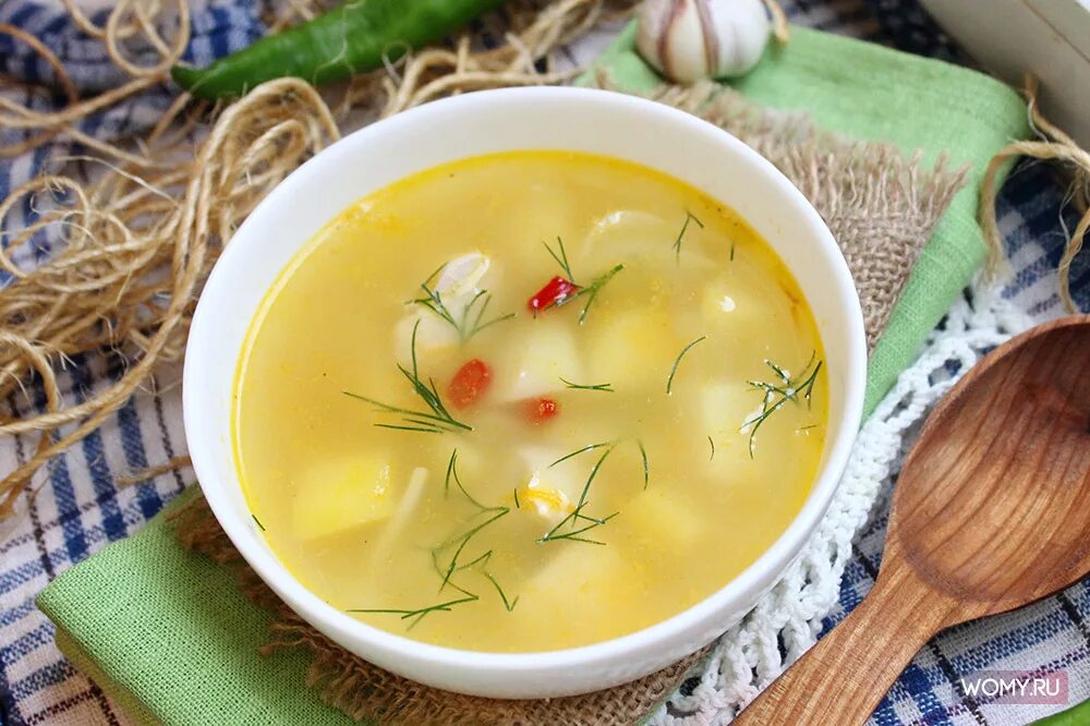 Суп куриный с картофелем. Суп куриный с макаронными изделиями. Суп картофельный с макаронными изделиями. Куриный суп с макаронами. Суп с макаронами и картошкой.