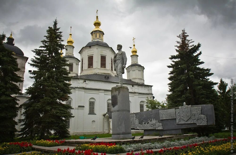Памятник семену дежневу. Великий устюг памятник дежневу. памятник семёну дежнёву в великом устюге. семён иванович дежнёв великий устюг.