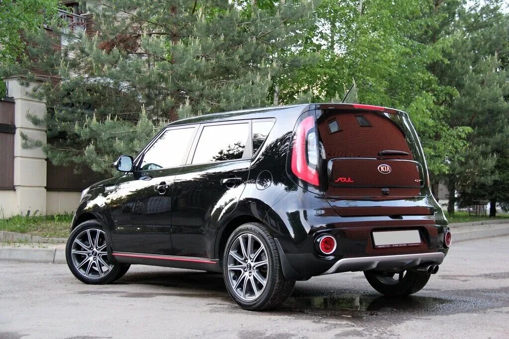 Подходит на киа соул. Киа соул 2. Kia Soul 2 тюнинг. Киа соул 3 поколение черный. Киа соул 2 Рестайлинг.