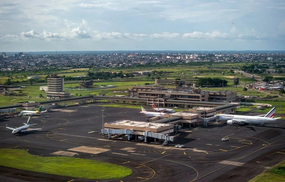 Город дуала. Дуала аэропорт. международный аэропорт камеруна. дуала (город). дуала камерун.