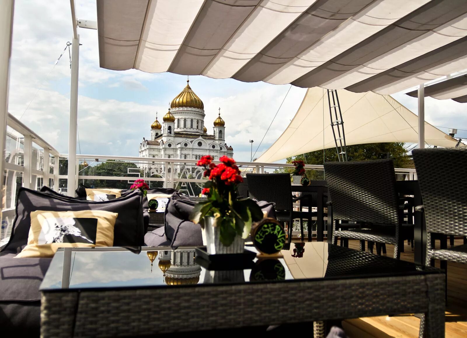 Ресторан воронеж веранда. Круаж ресторан веранда. Храм христа спасителя банкетный зал. Ресторан veranda москва. Ресторан ваниль веранда.