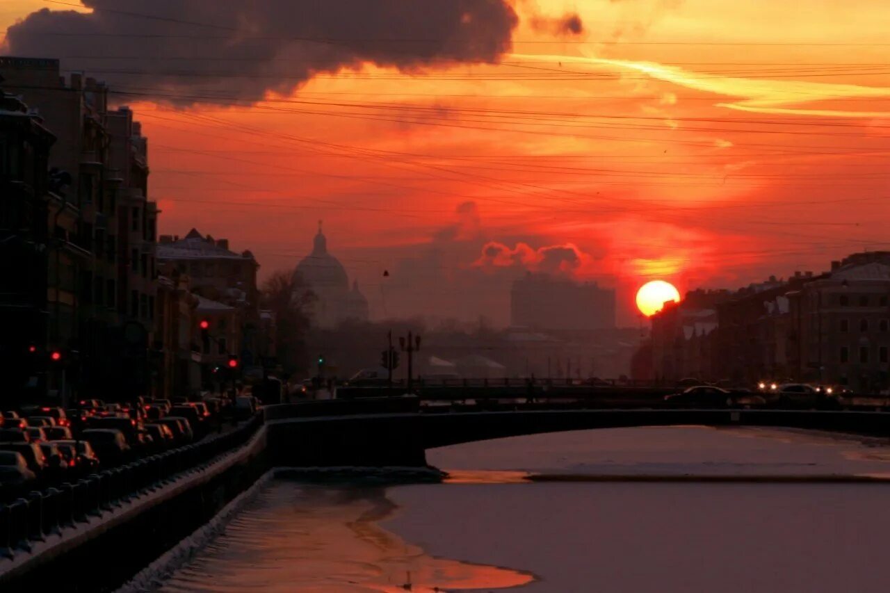 Закат солнца в санкт петербурге. Санкт-петербург закат. закат в петербурге. питерские закаты. утро в городе.