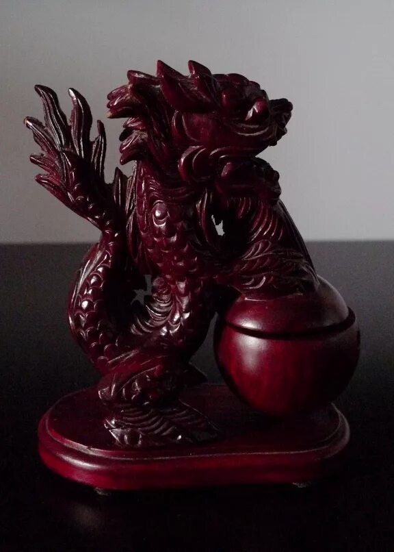 дракон беовульф дракон фигурка. красный дракон статуэтка. драконьи яйца.