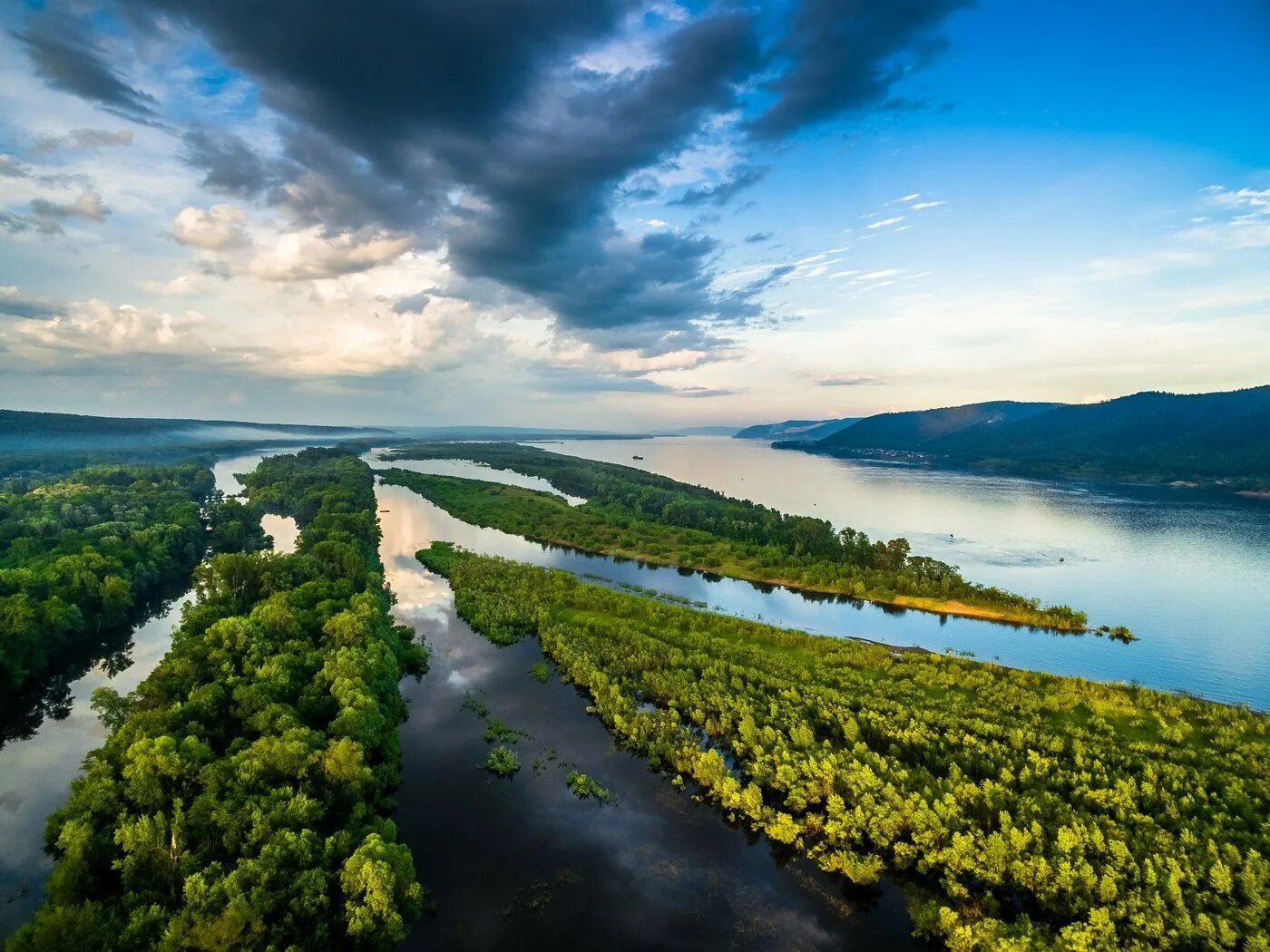 Левый берег поволжья. Волга Самара природа. Волга Ривер Самара. Волга река природа Самара.