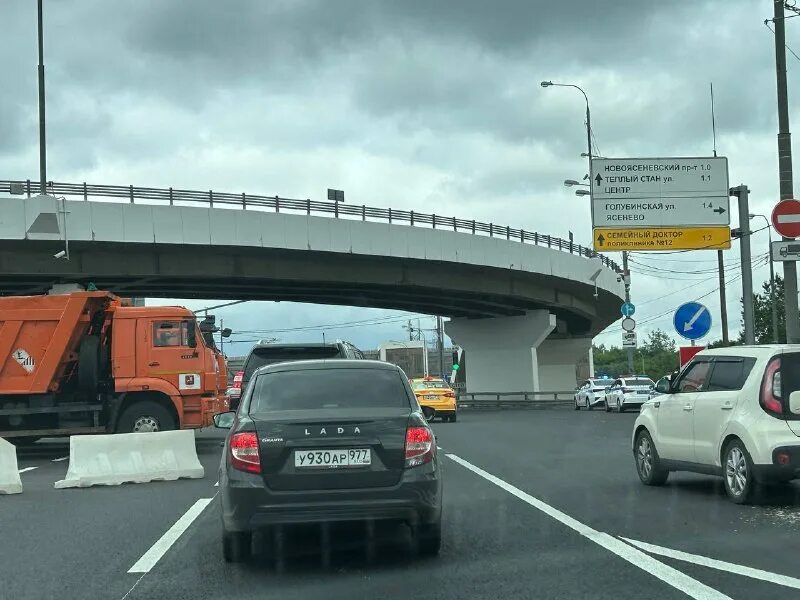 Пробки фото. Пробки каширское шоссе. Перекрыт мкад сейчас причина. Пробка мкад ночью. Перекрытие мкад.