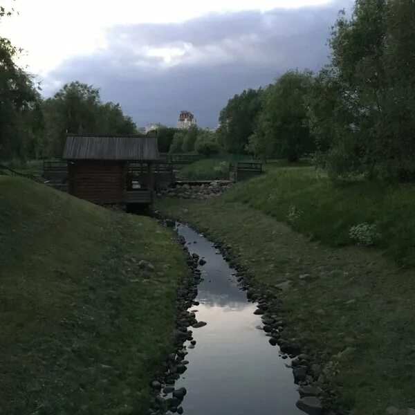 Река жужа в москве где находится. Река жужа. река жужа в москве. река жужа в коломенском. парк реки жужа.