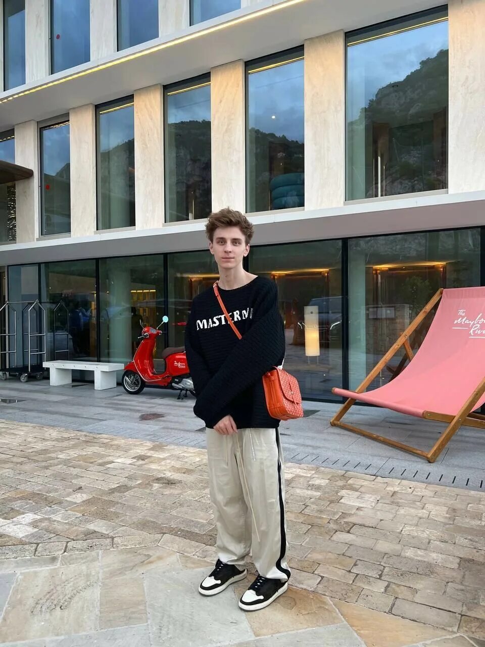 Svmoscow интернет. Свитер jil sander с надписью голубой. Fangyou платья. Bauhaus concept store москва. Концепт стор арбатская.