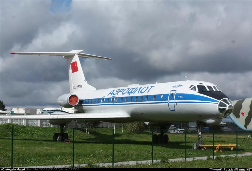 Авиакомпания тюмень. Авиакомпания тюмень. Airbus-320 авиакомпании «ямал». Тюменские авиалинии фото. Авиакомпания ютэйр тюмень.