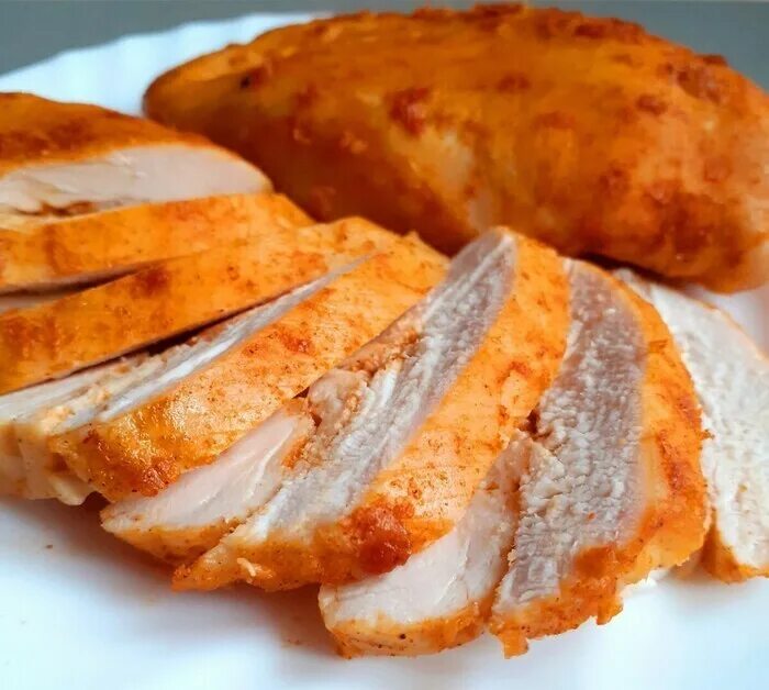 Пастрома куриная. Пасторма из грудки рецепт. Пастрома из куриной грудки в духовке. Пастрома из курицы в духовке. Пастрома куриная.
